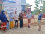 pt-semen-tonasa-menyerahkan-bantuan-kepada-korban-bencana-angin-puting-beliung.jpg<pf>pt-semen-tonasa-menyerahkan-bantuan-kepada-korban-bencana-angin-puting-beliung-1.jpg