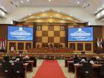 puluhan-kursi-kosong-warnai-jalannya-rapat-paripurna-dprd-sulbar.jpg