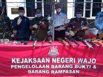 puluhan-senjata-api-rakitan-dimusnahkan-di-kejaksaan-negeri-wajo-rabu-4112020.jpg