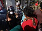 puluhan-warga-korban-gempa-mendatangi-rumah-jabatan-wakil-bupati-mamuju-1.jpg