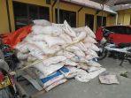 pupuk-bersubsidi-yang-disita-diamankan-di-kantor-polres-bantaeng-5.jpg