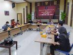 rapat-kelompok-kerja-analisis-dan-evaluasi-produk-hukum-daerah-kamis-19082021.jpg
