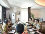 rapat-tertutup-gubernur-sulbar-ali-baal-masdar-di-ruangan-kerjanya.jpg