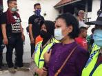 ratna-sarumpaet-ditangkap_20160411_142631.jpg