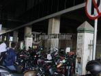 ratusan-motos1.jpg<pf>ratusan-motor-parkirsa.jpg