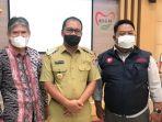 rektor-itb-nobel-bareng-danny.jpg