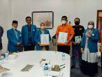 rektor-uim-dr-ir-hj-a-majdah-m-zain-dan-executive-vice-president-pt-pos-indonesi-regional-ii.jpg