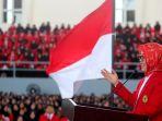 rektor-universitas-hasanuddin-prof-dr-dwia-aries-tina-pulubuhu-baju-merah.jpg
