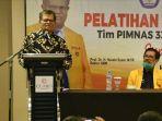 rektor-universitas-negeri-makassar-unm-prof-husain-syam-memberikan-motivasi-19112020.jpg