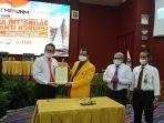 rektor-unm-husain-syam-melakukan-penandatanganan-pakta-integritas-rabu-1662021-siang.jpg