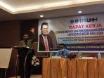 rektor-unm-prof-husain-syam-saat-menghadiri-rapat-kerja-lipk.jpg