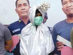 remaja-yang-berpakaian-pocong-digelandang.jpg