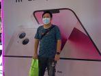 revel-kencana-siawang-customer-pertama-iphone-13-di-me-gallery-tsm-makassar.jpg