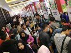 ribuan-pencari-kerja-menghadiri-job-fair-di-mall-phinisi-point-jl-metro-tanjung.jpg