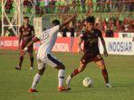 rizky-eka-dihalau-pemain-madura-united.jpg