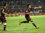 rizky-pellu-merayakan-gol-ke-gawang-persebaya_20180730_135129.jpg