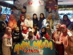 rombongan-pegawai-dpppa-kota-makassar-mengelar-nobar-film-anak-muda-palsu.jpg