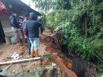 rumah-di-tusan-desa-tondok-bakaru-mamasa-nyaris-terseret-longsor.jpg