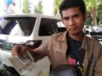 sahar-wajib-pajak-yang-ditolak-samsat-makassar_20170411_210700.jpg