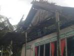 salah-satu-rumah-yang-terkena-angin-puting-beliung-sepekan-lalu-di-kecamatan-liukang-kalmas.jpg