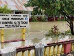 salah-satu-sekolah-yang-terendam-banjir-di-desa-tocina-kecamatan-dua-boccoe.jpg