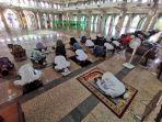 salat-gerhana-matahari-di-masjid-al-markaz-al-islami-makassar-3.jpg