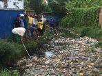 sampah-di-irigasi-gowa1.jpg