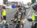 satlantas-polres-pinrang-mengamankan-pengendara-motor-yang-aksi-ugal-ugalannya.jpg