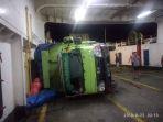 satu-unit-truk-terbalik-di-dalam-kmp-kota-muna-saat-berlayar-di-teluk-bone.jpg