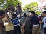 satuan-polisi-pamong-praja-satpol-pp-kota-makassar-akhirnya-mengangkut-puluhan-motor.jpg