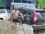 sebuah-mobil-honda-crv-menabrak-mobil-toyota-hilux-putih.jpg