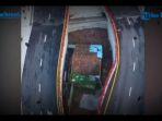 sebuah-rumah-di-china-menjadi-viral-lantaran-diapit-jalan-layang-atau-flyover.jpg