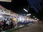 sejumlah-pengunjung-memadati-kawasan-kuliner-kanre-rong-sabtu-10102020.jpg