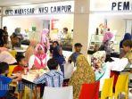 sejumlah-pengunjung-menikmati-aneka-suguhan-kuliner-di-mtc-foodcourt.jpg