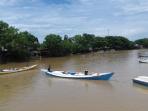 sejumlah-perahu-menunggu-penumpang-di-dermaga-pangkajene_20160305_143942.jpg