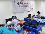 sejumlah-staf-relasi-dan-mitra-hotel-aerotel-smile-melakukan-donor-darah-1.jpg