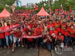 sejumlah-suporter-kreatif-psm-makassar-yang-tergabung-d_20170205_000021.jpg