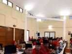 sekda-mamasa-benyamin-yd-mengikuti-kegiatan-partai-politik_20180424_162048.jpg