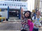 selfie-di-pelabuhan-bira-sebelum-naik.jpg