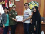 serah-terima-bantuan-di-serahkan-di-kantor-bupati-gow.jpg