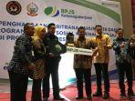 serah-terima-kendaraan-hibah-bpjs-makassar-untuk-disnaker-makassar.jpg