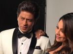 shah-rukh-khan-unggah-selfie-bersama-istrinya_20180708_153020.jpg