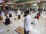 shalat-jumat-ganji-genap-nomor-hp-1-1662020.jpg