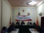 sidang-pembacaan-putusan-sengketa-pemilihan-atas-gugatan-yang-diajukan-sutinah-ado.jpg