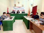 sidang-penyelesaian-sengketa-pilkada-2020-di-bawaslu-mamuju.jpg