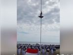 siswa-smp-panjat-tiang-bendera_20180817_143613.jpg