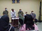siswi-smp-nyambi-jadi-psk.jpg