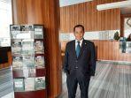 sosok-yuli-priyono-dari-bellboy-hingga-jadi-general-manager-hotel-santika-se-indonesia-timur.jpg