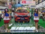 spg-berpose-engan-mobil-new-astra-daihatsu-sigra.jpg