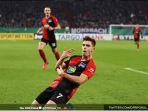 striker-anyar-hertha-bsc-krzysztof-piatek-mencetak-gol.jpg